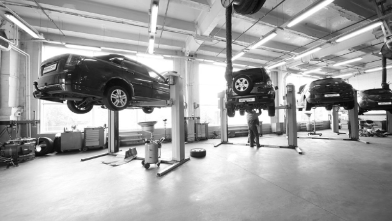 Quickjack vs traditional car hoists: Which one is right for your garage?