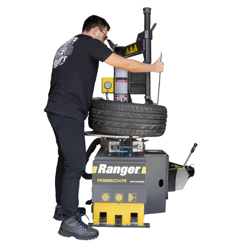 Ranger R980XR tyre changer with Man using it