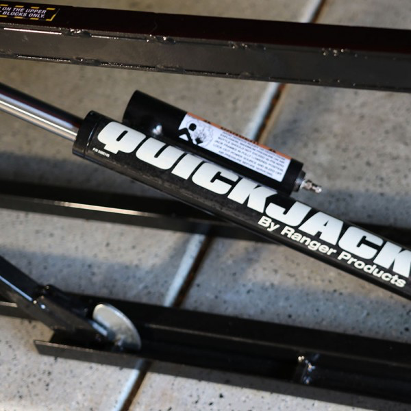 hydraulic ram closeup quickjack